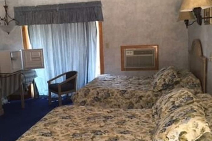 Room 6 of 19
