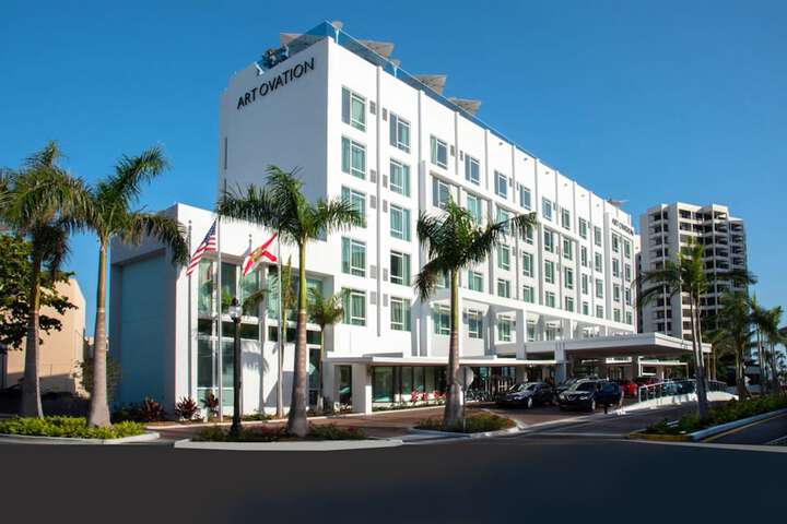 Art Ovation Hotel Autograph Collection