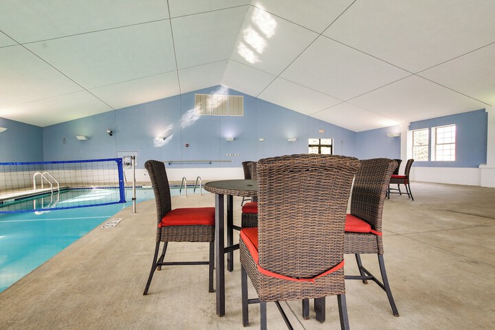 pattie's Other Place - Indoor Pool Access!
