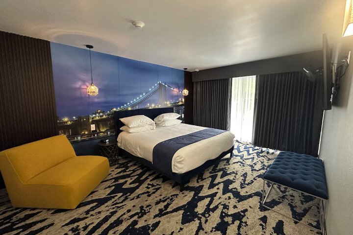 Lighthouse Inn & Suites