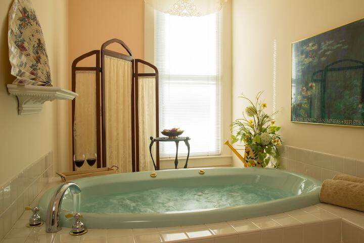 Hot Tub 48 of 49
