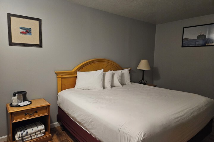 Room 28 of 79