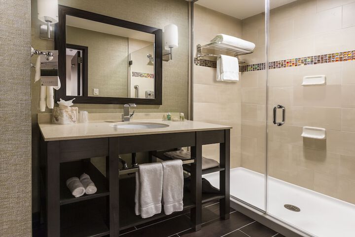 Crowne Plaza Shenandoah - Woodlands Area by IHG