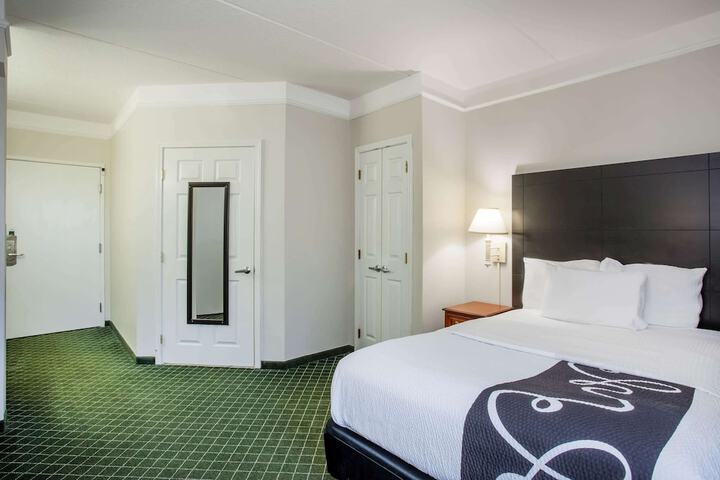 Room 28 of 39