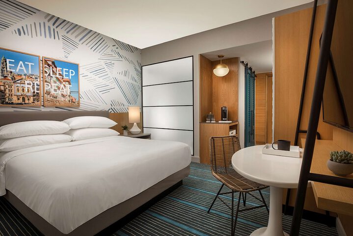 Room 30 of 46