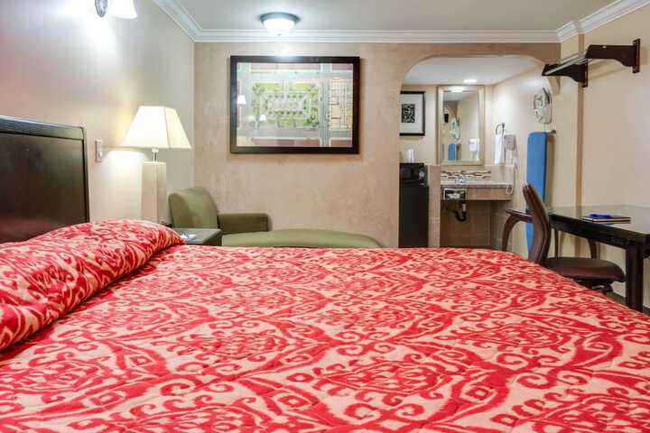 Room 12 of 82