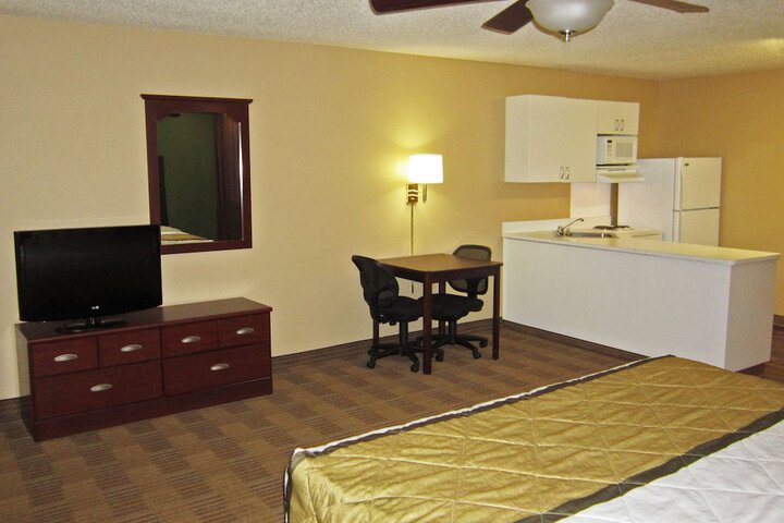 Room 13 of 28