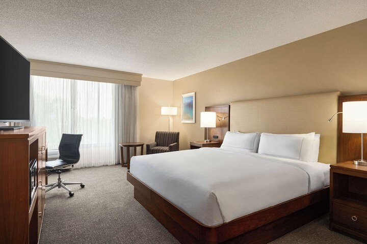 Doubletree by Hilton Fort Myers at Bell Tower Shops
