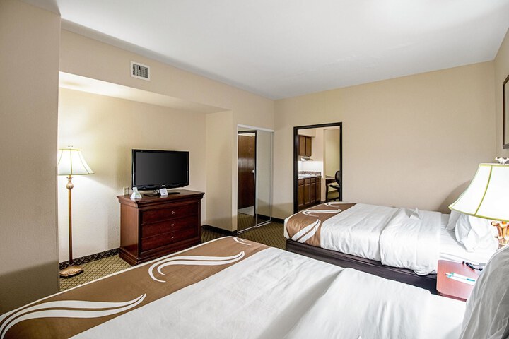 Room 15 of 32