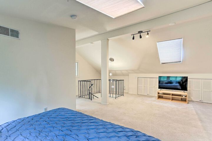 Gorgeous Vernon Township Condo w / Balcony!