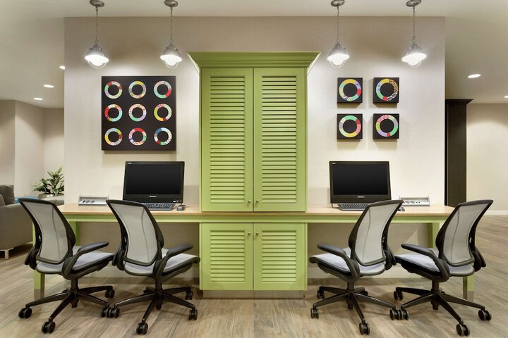 Business Center 32 of 33