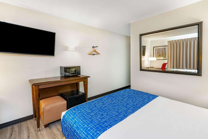 Travelodge by Wyndham Lovell / Bighorns