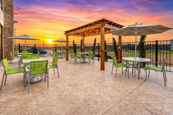 Holiday Inn Express & Suites Fort Worth North - Northlake by IHG