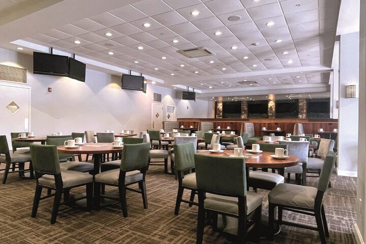 Dining 36 of 43