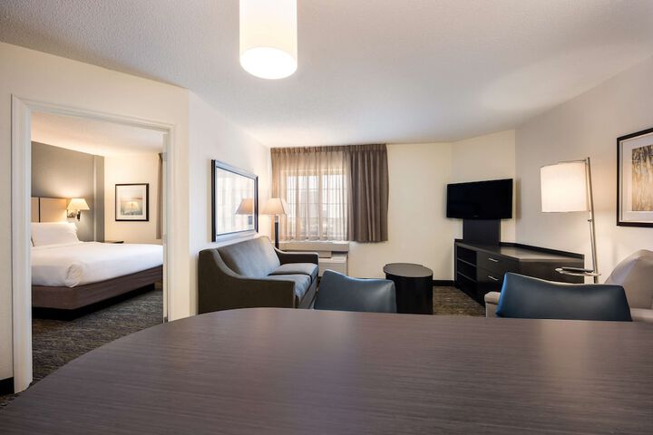 Sonesta Simply Suites Arlington Entertainment District