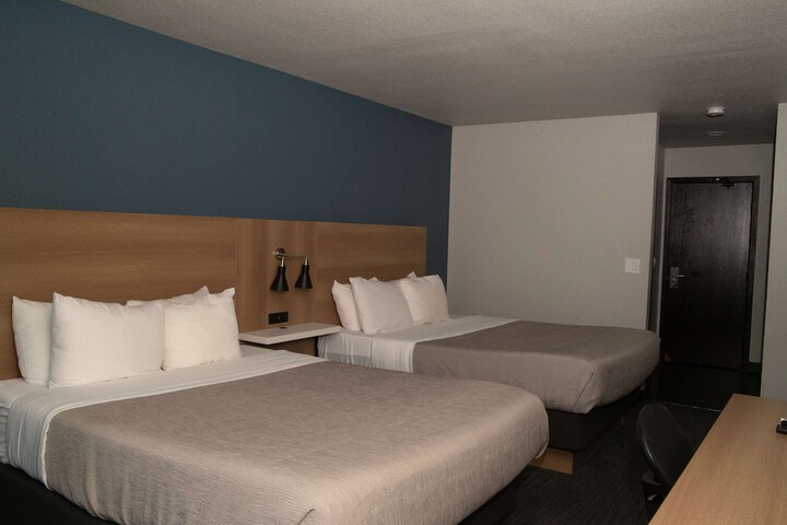 Room 10 of 38