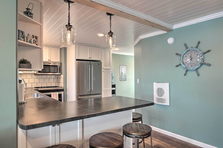 The Lakefront Home - 5 Minutes From Detroit Lakes!