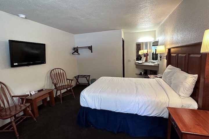 Room 7 of 27