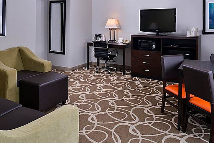 Elimwood Hotel a Ramada by Wyndham