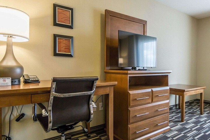 Comfort Inn & Suites Edmonton International Airport