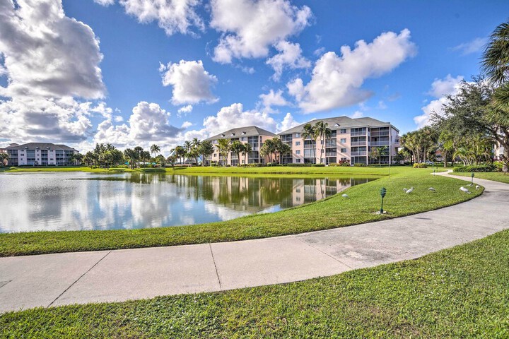Jupiter Bay Condo w / Pool Half Mile to Beach!
