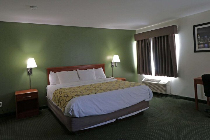 Room 11 of 30