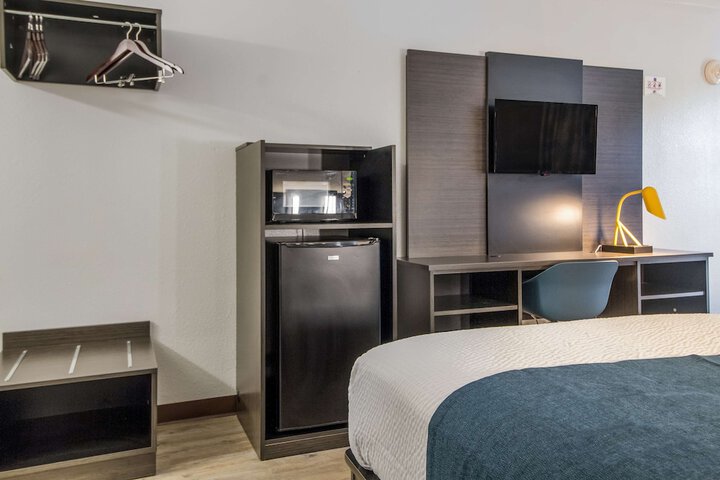 Room 32 of 33