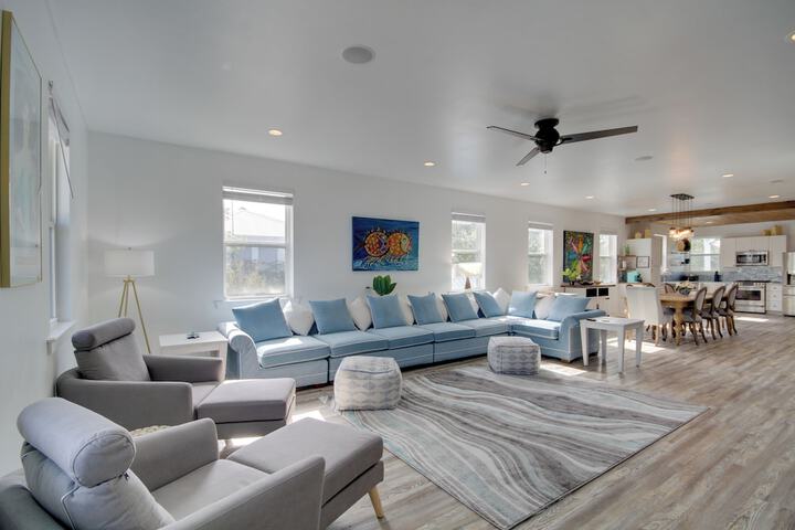 Sunny Waveland Home Rental w / Pool: Walk to Beach!