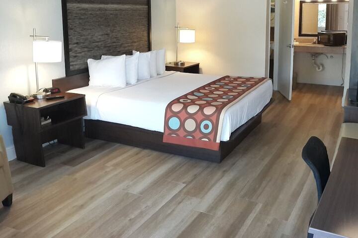 Room 41 of 77
