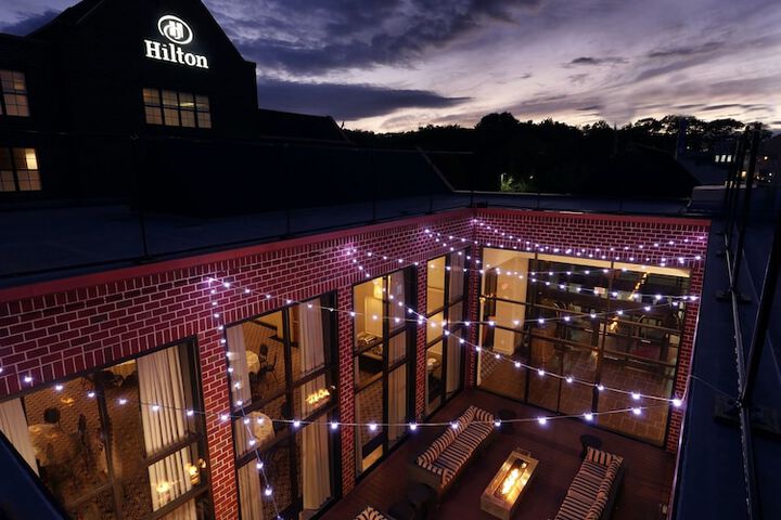 Hotel Exterior 49 of 51