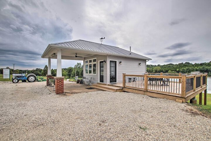 Lakefront Studio Guest Home on Hermann Wine Trail!