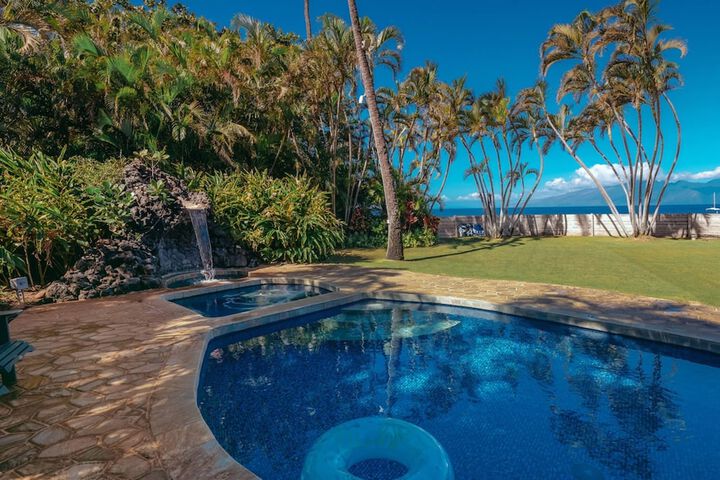 Royal Lahaina Resort & Bungalows