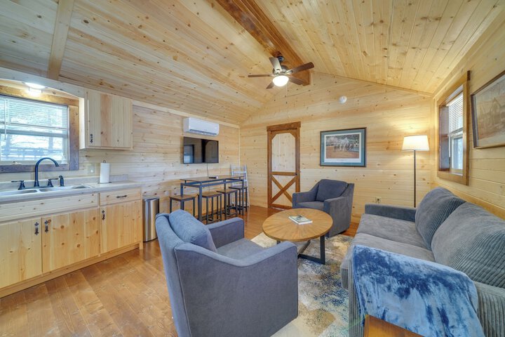 Porch & Pond Views: La Grange Cabin Retreat!