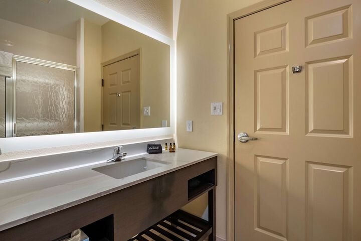 Room 14 of 39