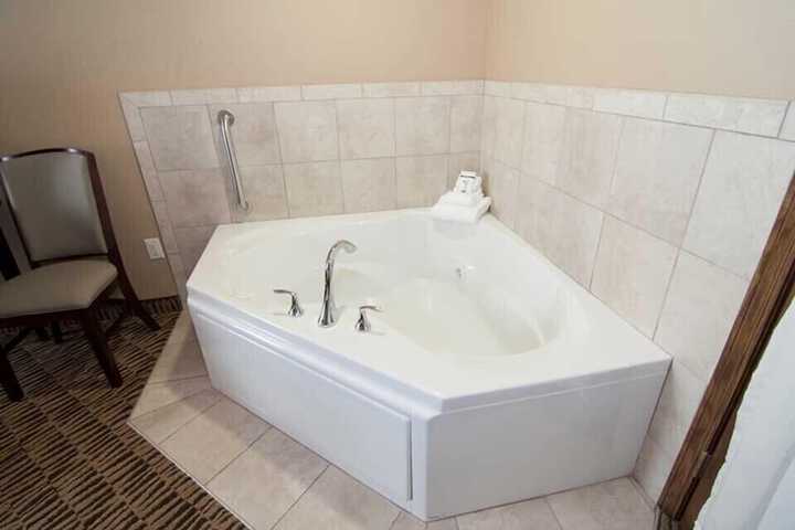 Hot Tub 42 of 43