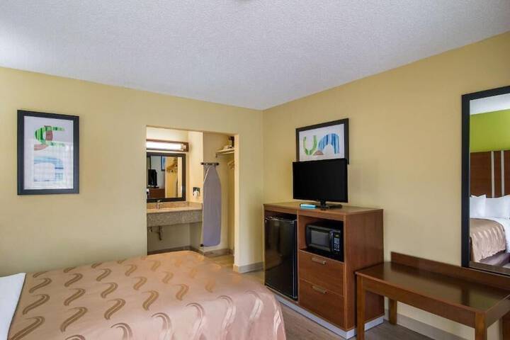 Room 21 of 28