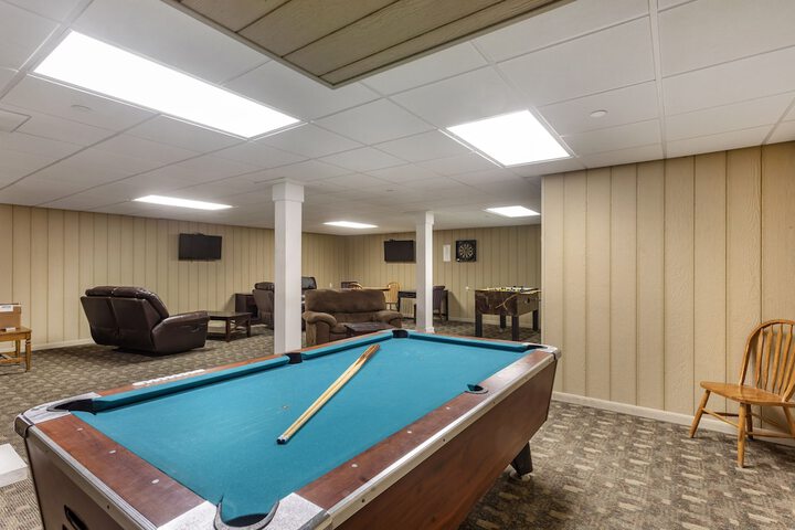 Room 10 of 14