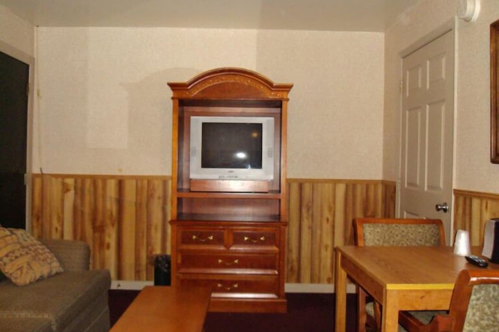 Room 25 of 38