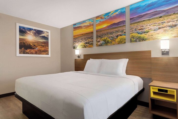 Room 9 of 30