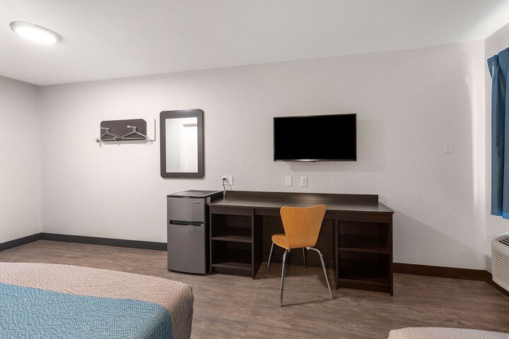 Room 60 of 82