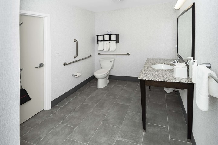 Hampton Inn & Suites Raleigh Downtown