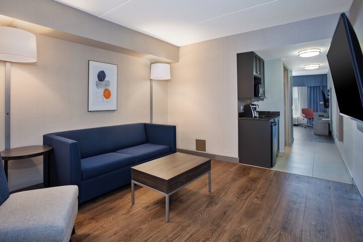 Holiday Inn Express & Suites Kingston Central by IHG