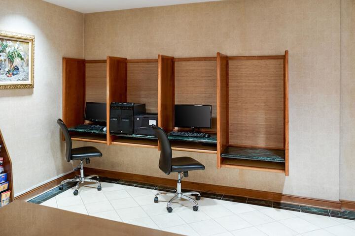 Business Center 27 of 30