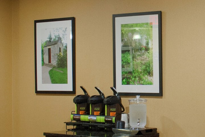 Cobblestone Inn & Suites - Winterset IA
