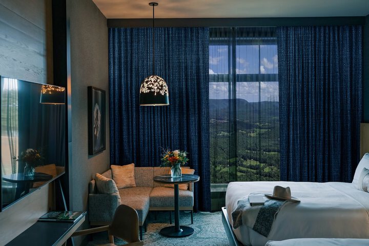 Room 52 of 227
