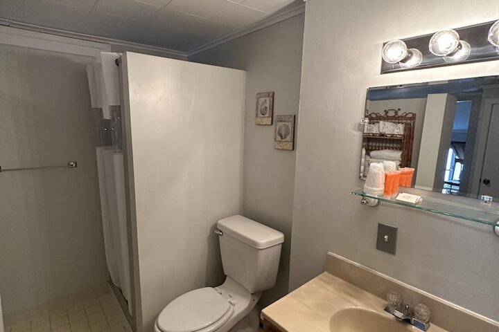 Room 28 of 61