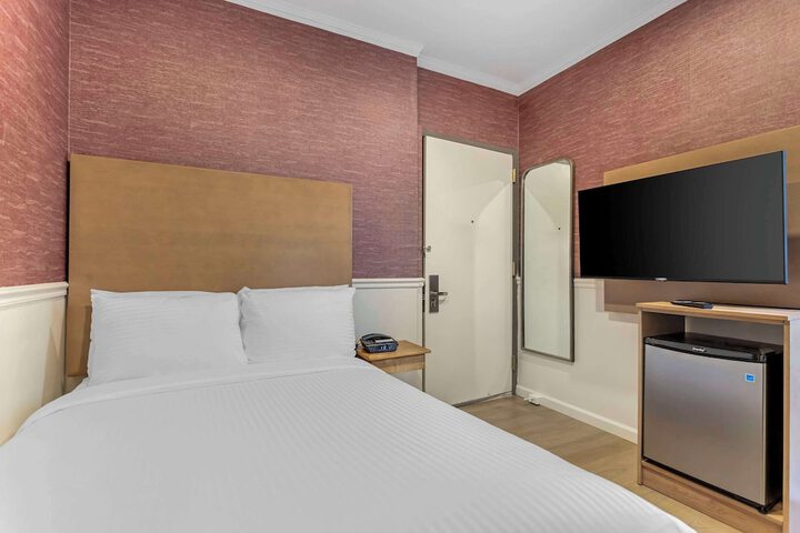 Room 29 of 84