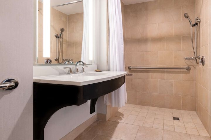 Hilton Columbus / Polaris