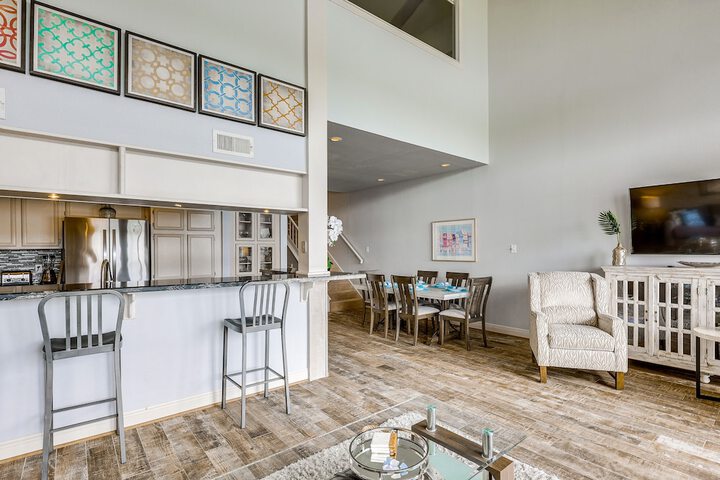 Beautiful Waterfront Condo on Lake Conroe w / Dock