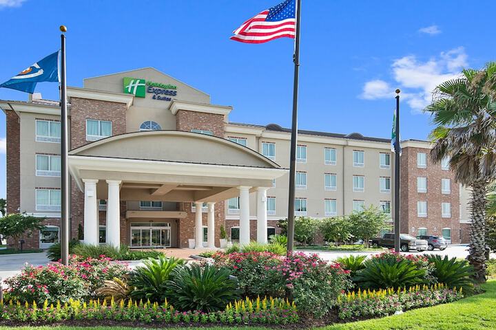 Holiday Inn Express & Suites Gonzales by IHG